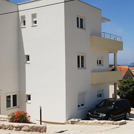 Apartments By The Sea Bilo, Primosten - 14601 Екстериор снимка