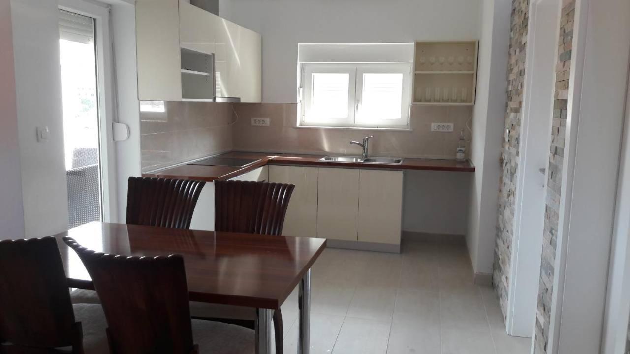 Apartments By The Sea Bilo, Primosten - 14601 Екстериор снимка