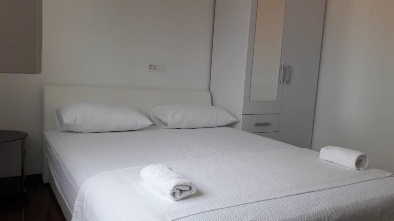 Apartments By The Sea Bilo, Primosten - 14601 Екстериор снимка