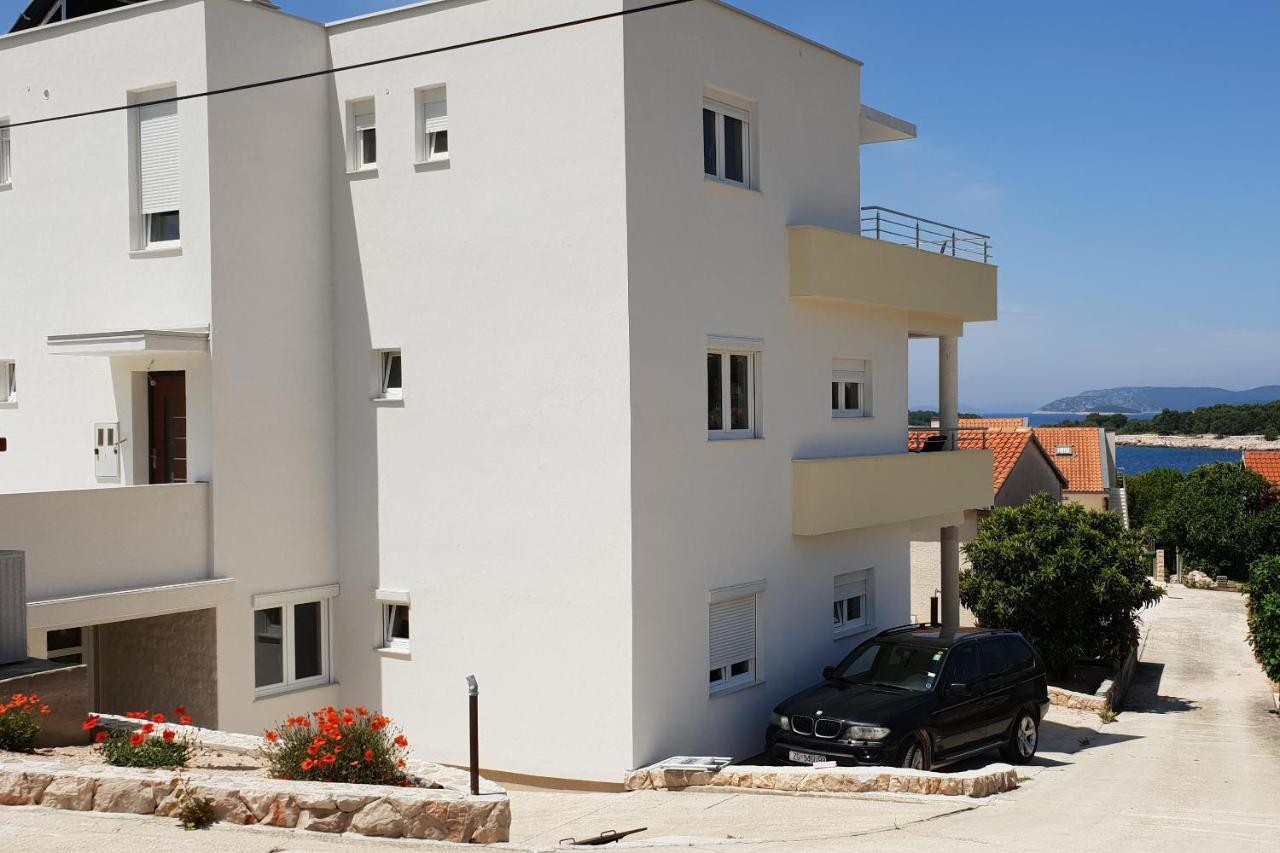 Apartments By The Sea Bilo, Primosten - 14601 Екстериор снимка