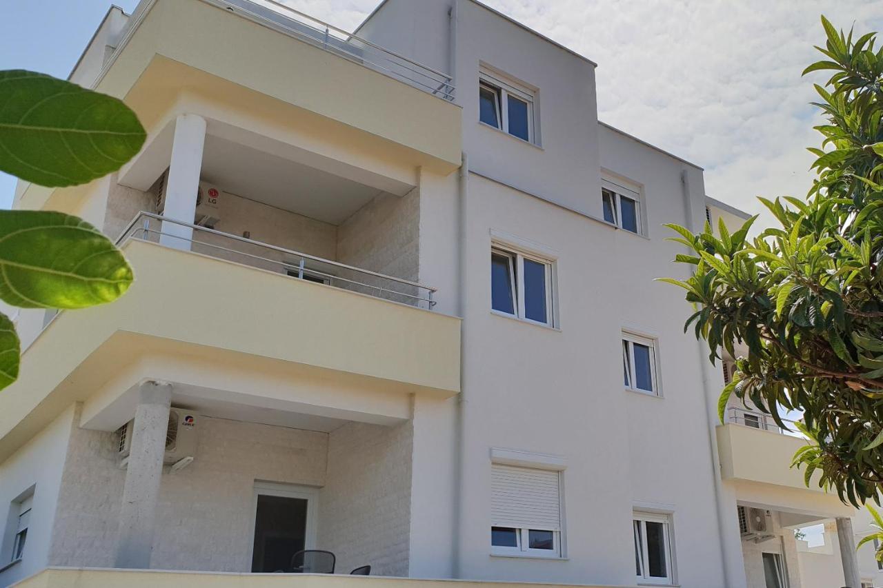 Apartments By The Sea Bilo, Primosten - 14601 Екстериор снимка