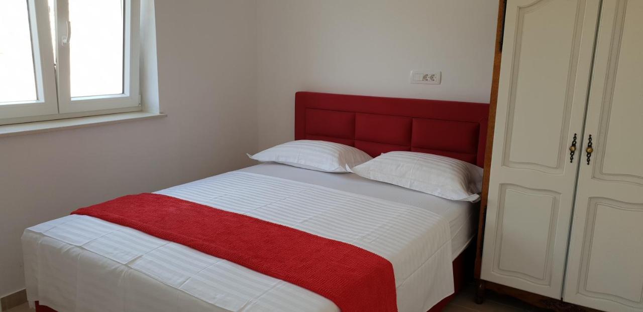 Apartments By The Sea Bilo, Primosten - 14601 Екстериор снимка