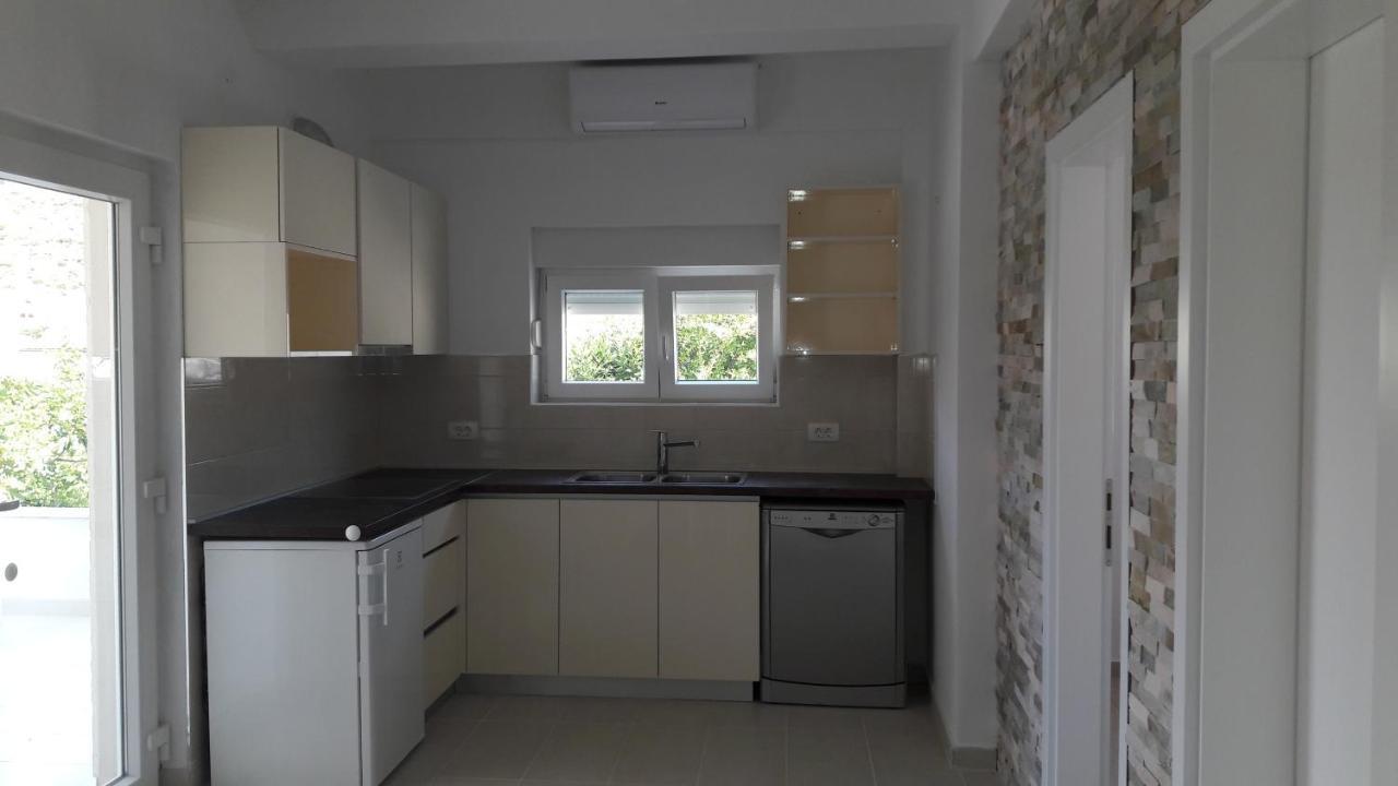 Apartments By The Sea Bilo, Primosten - 14601 Екстериор снимка