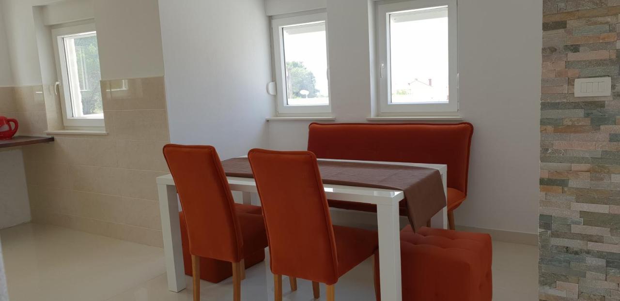 Apartments By The Sea Bilo, Primosten - 14601 Екстериор снимка