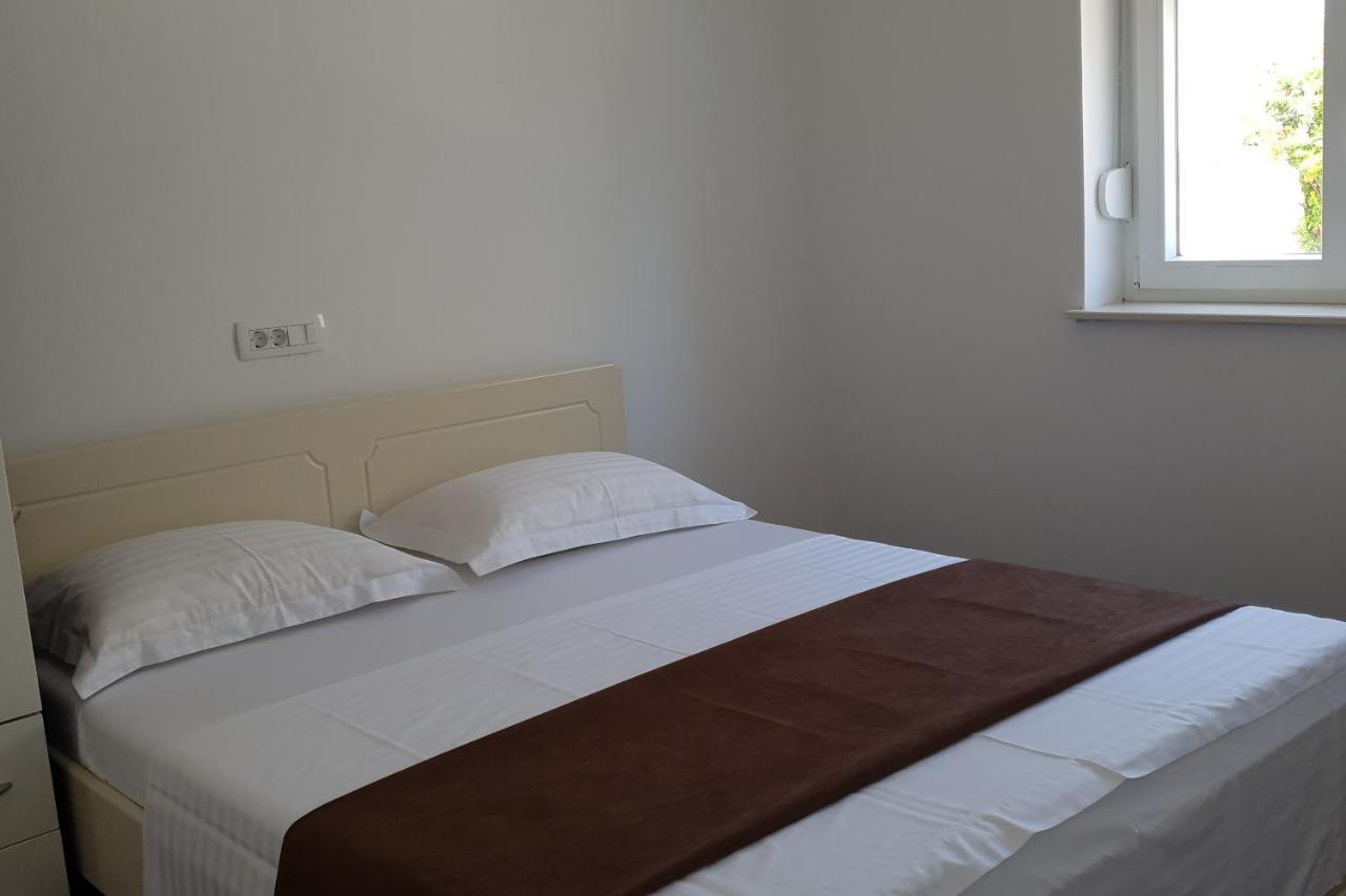 Apartments By The Sea Bilo, Primosten - 14601 Екстериор снимка