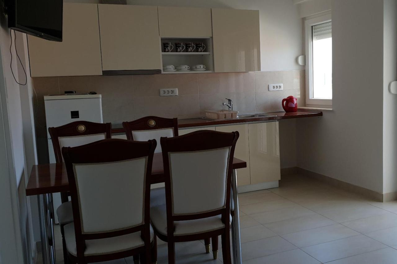 Apartments By The Sea Bilo, Primosten - 14601 Екстериор снимка
