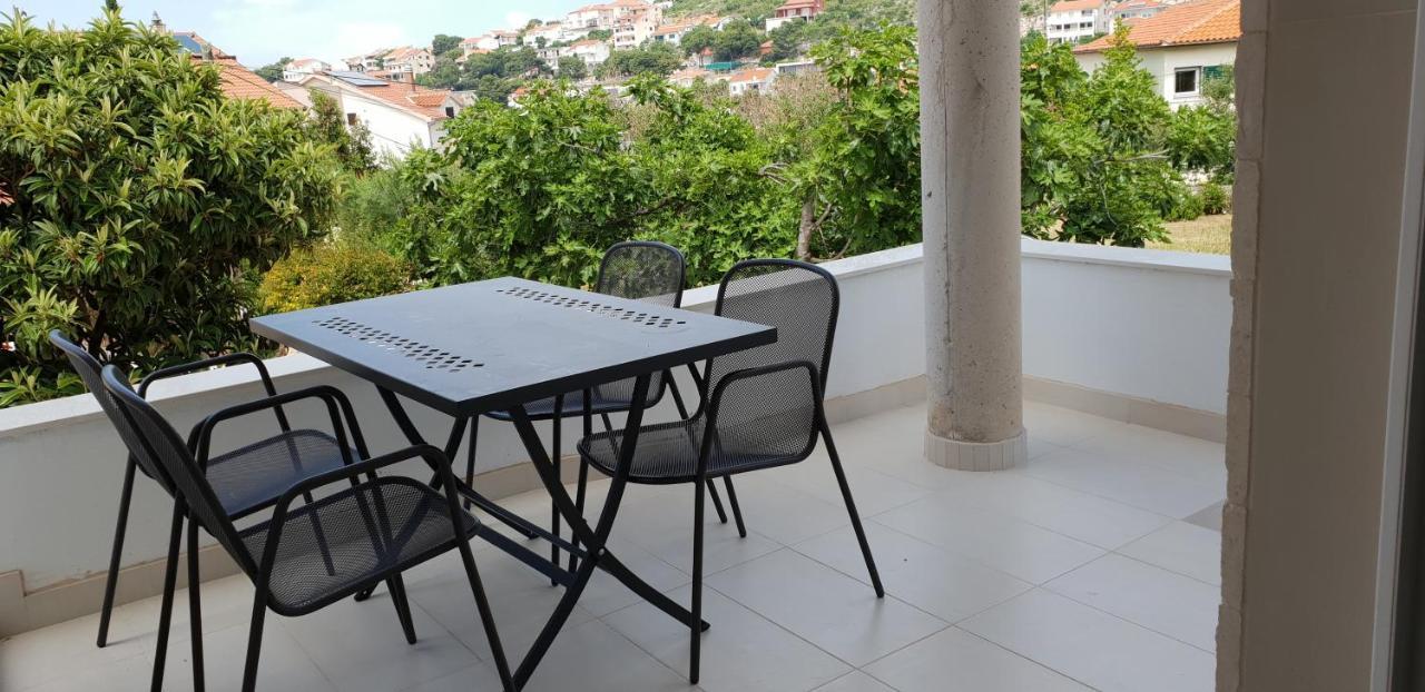 Apartments By The Sea Bilo, Primosten - 14601 Екстериор снимка