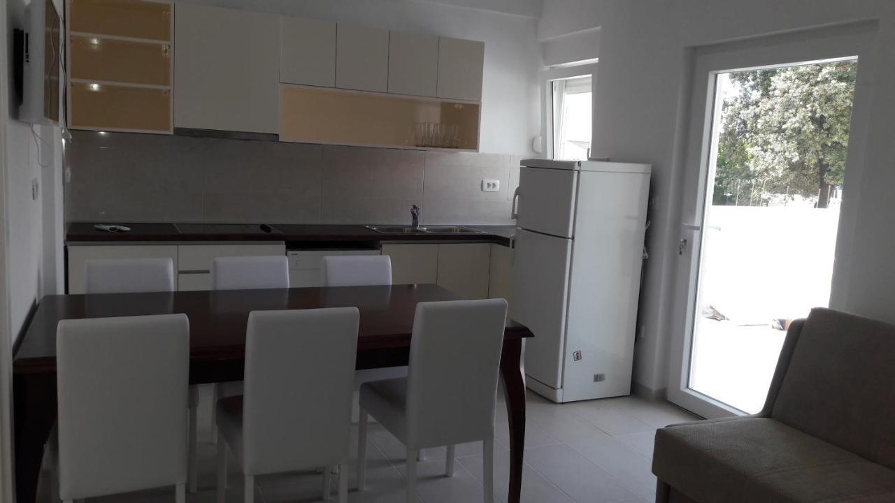 Apartments By The Sea Bilo, Primosten - 14601 Екстериор снимка