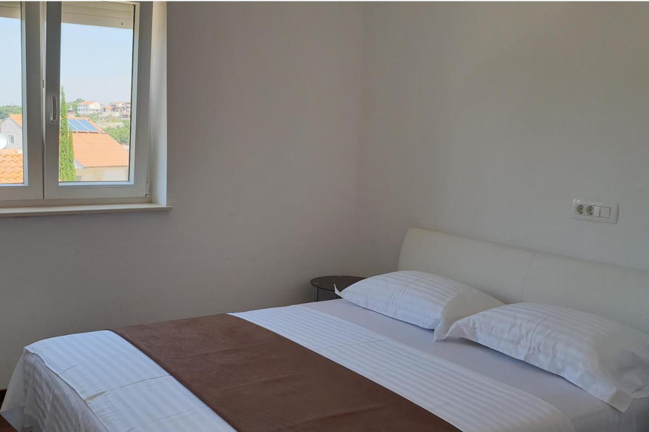 Apartments By The Sea Bilo, Primosten - 14601 Екстериор снимка