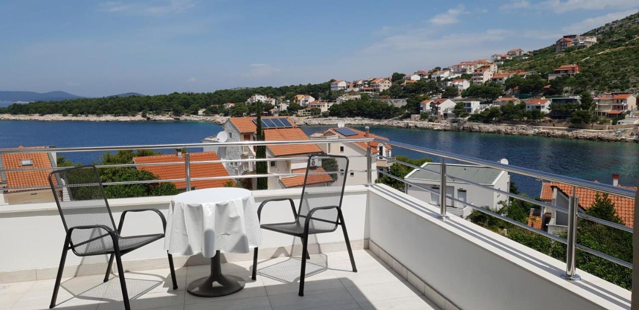 Apartments By The Sea Bilo, Primosten - 14601 Екстериор снимка