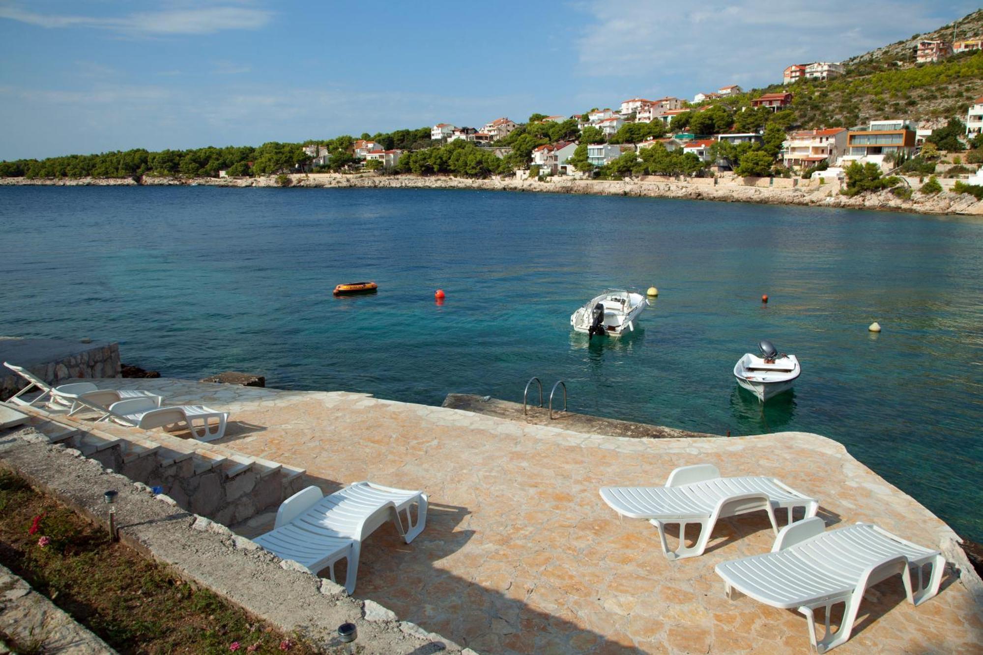 Apartments By The Sea Bilo, Primosten - 14601 Екстериор снимка